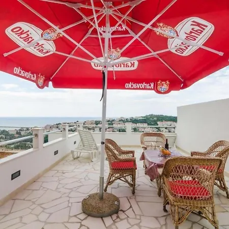 شقة Lena & Lara- One-bedroom With Terrace And Sea View *