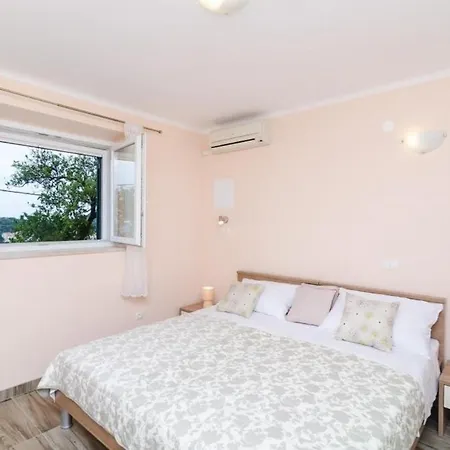شقة Lena & Lara- One-bedroom With Terrace And Sea View