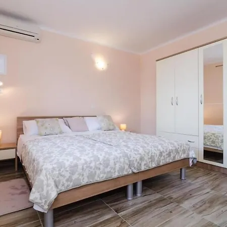 شقة Lena & Lara- One-bedroom With Terrace And Sea View